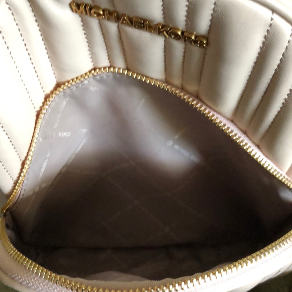 Michael Kors Abbey MD Backpack Leather 5384 - Picture 10 of 10